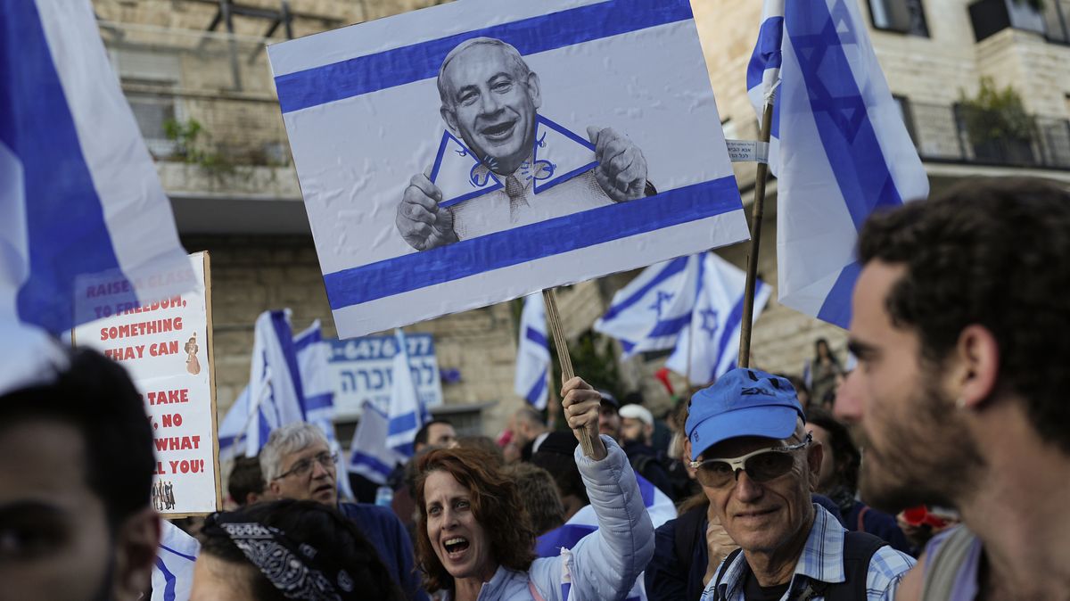 Izraelský premiér odloží reformu justice o několik týdnů